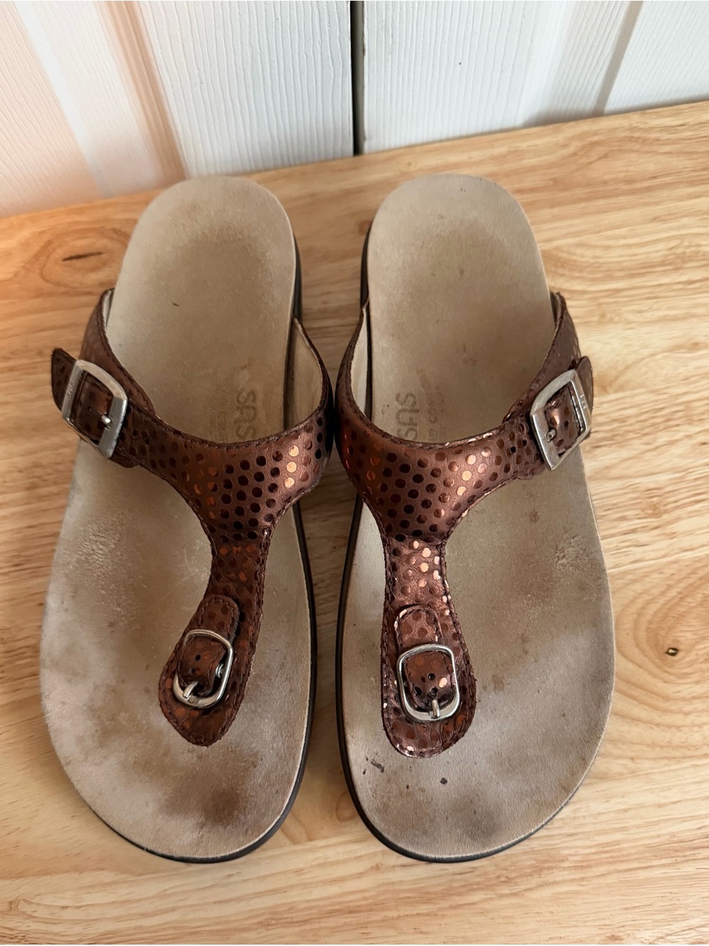 SAS Sanibel Slide Sandal Thong T Strap Buckle Adjustable Brown Polka Dots Size 9